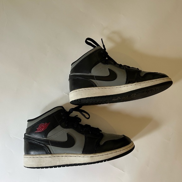 Nike Boy’s Black and Gray Sneakers - Picture 5 of 15